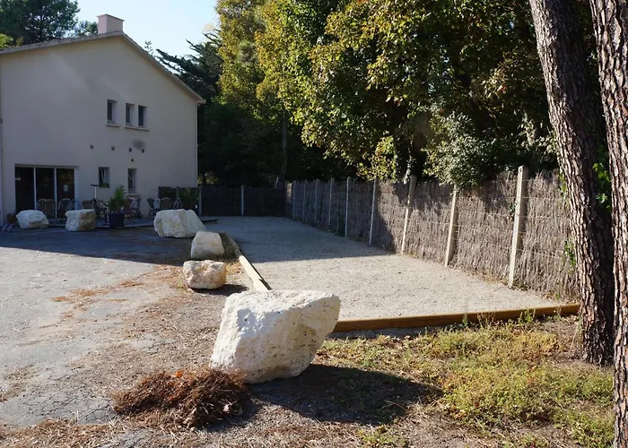 Pinede فندق سان جان دي مونت